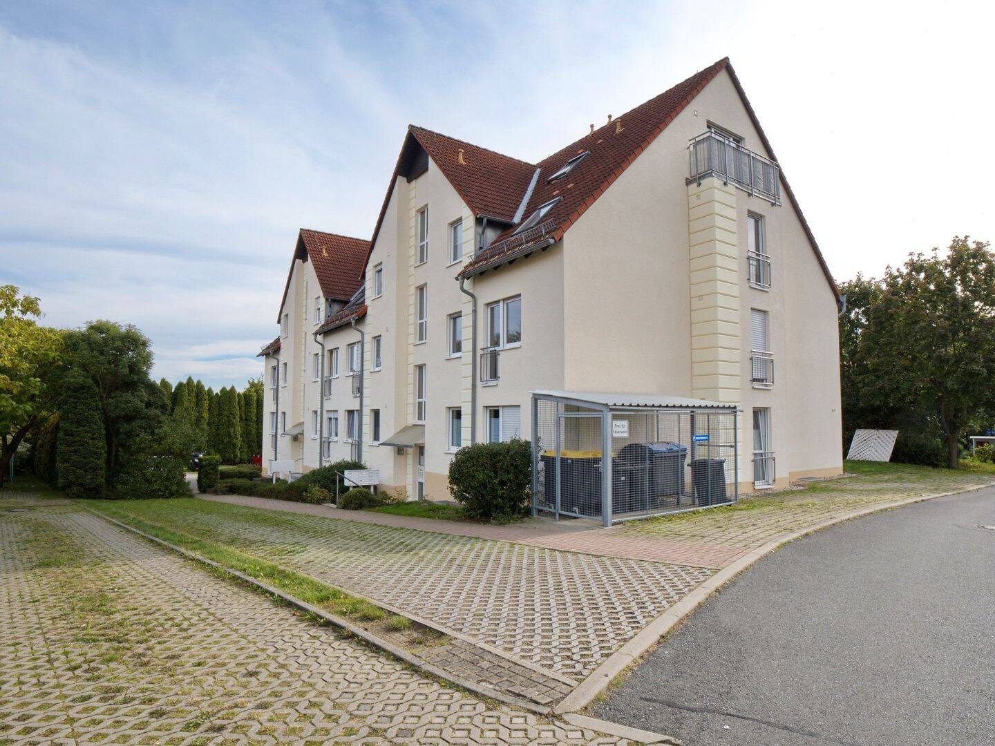 Balkon – Laminat – Wannenbad – Stellplatz – 2 Zimmer Wohnung in Klipphausen mieten, 1665 Klipphausen