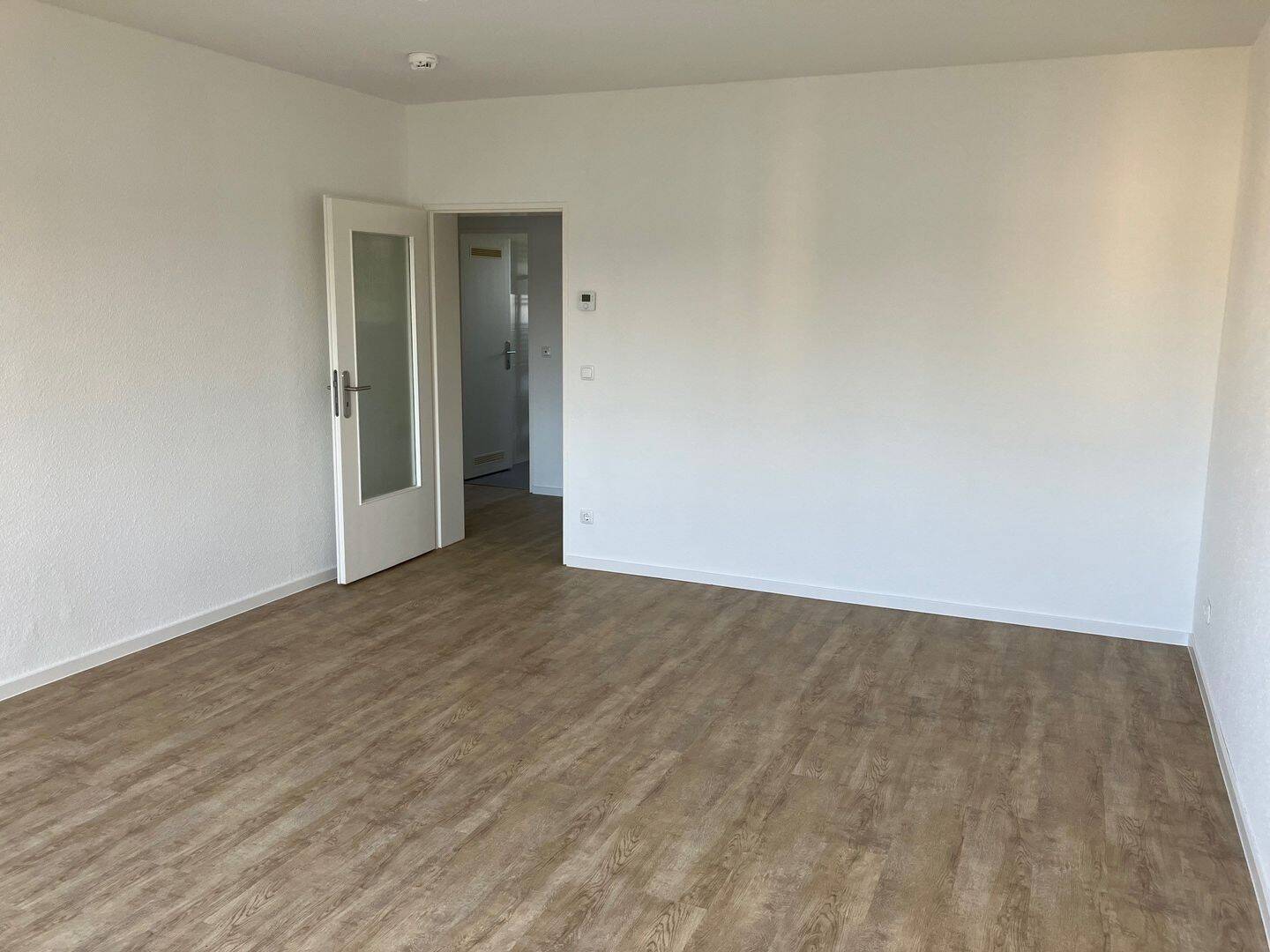 Frisch sanierte 2-Zimmer-Wohnung in zentraler Lage von Heusenstamm, 63150 Heusenstamm