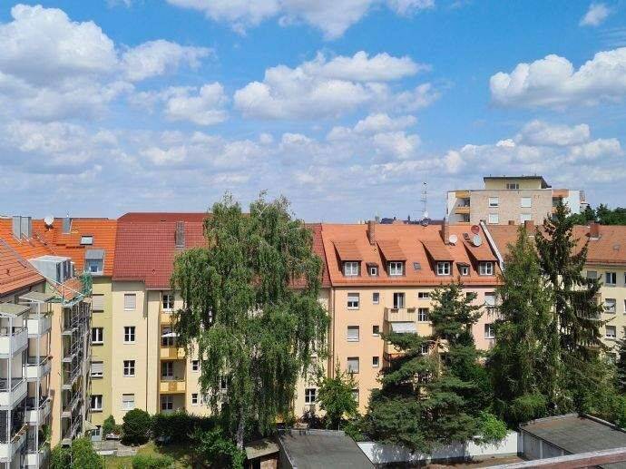 Großzügige 2,5 Zimmer Maisonette Dachgeschosswohnung mit Balkon und Dachloggia mit Burgblick, N-Hummelsteiner Park, 90459 Nürnberg