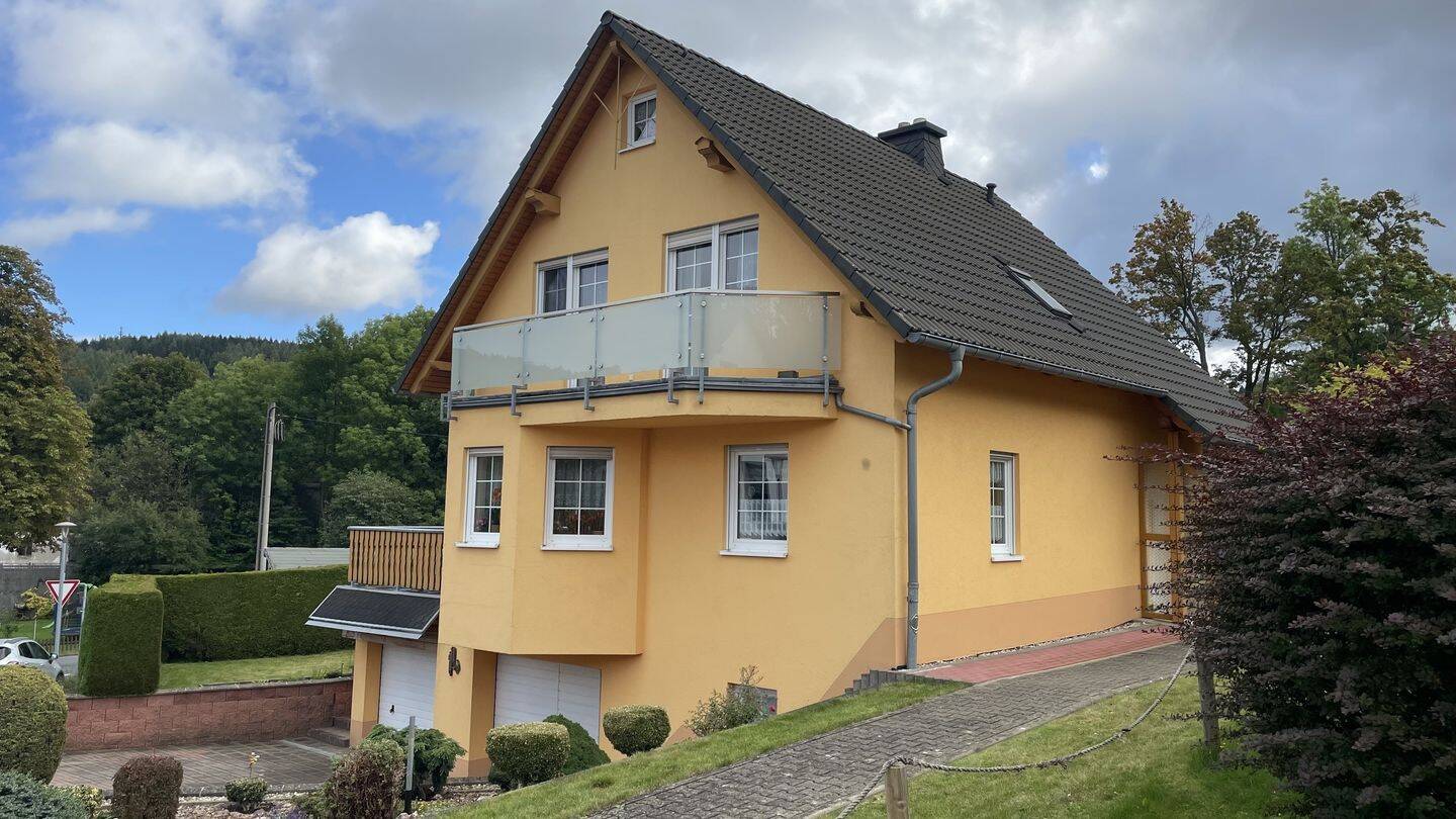 Haus mit Balkon, Terrasse und Kamin, 1778 Altenberg