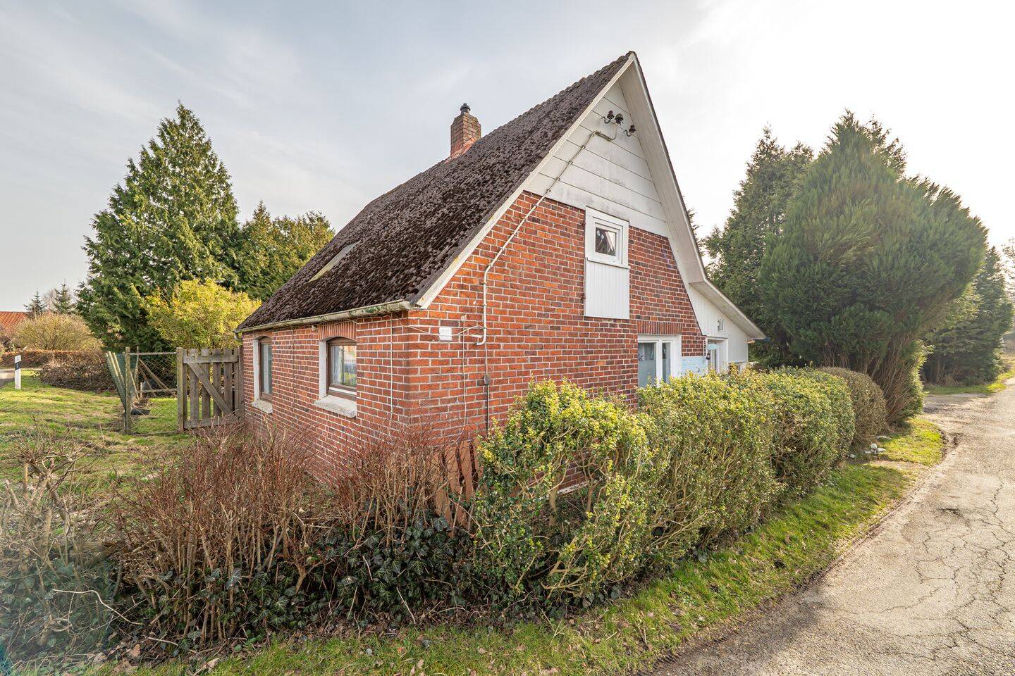 RESERVIERT – Handwerkertraum mit Potenzial: Ferienhaus von 1947 mit individuellem Gestaltungsspielraum, 21737 Wischhafen
