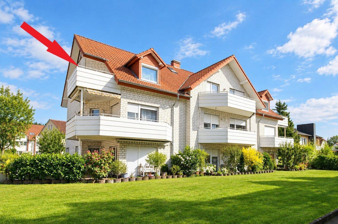 == Großzügige Dachgeschosswohnung in attraktiver Wohnlage ==, 32791 Lage