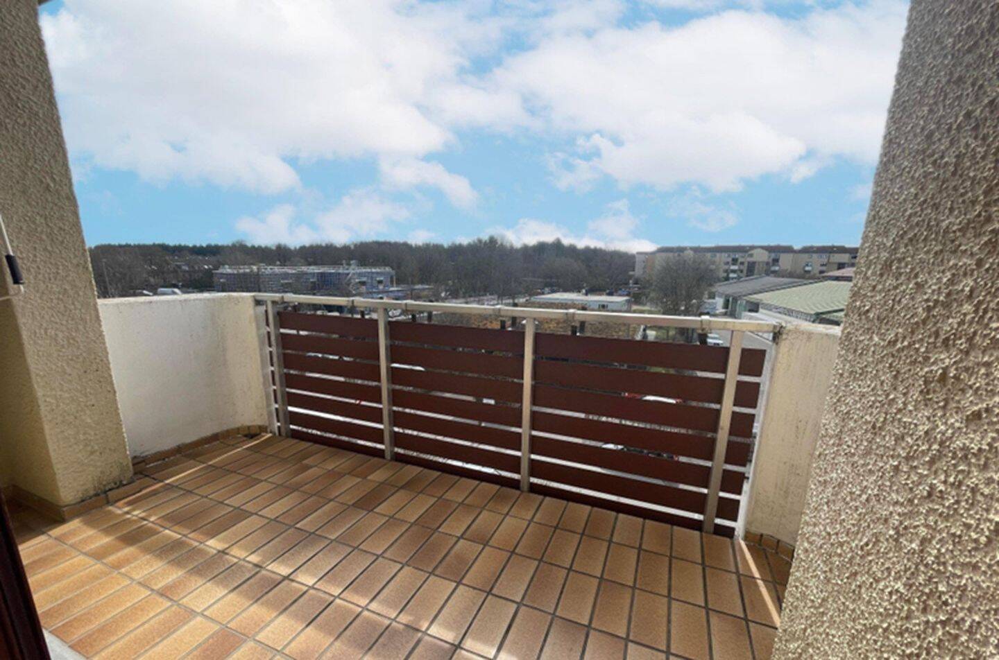 2-Zimmer-Wohnung mit Balkon und Garagenstellplatz in Martinsried, 82152 Planegg