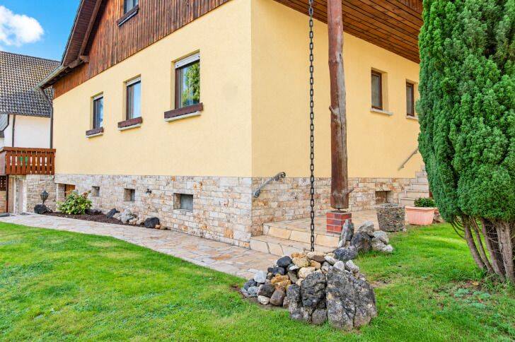 Großzügige 6-Zimmer-Erdgeschoß-Eigentumswohnung mit ca. 456 m² Garten zur alleinigen Nutzung – Wohnen mit Hauscharakter!, 96146 Altendorf