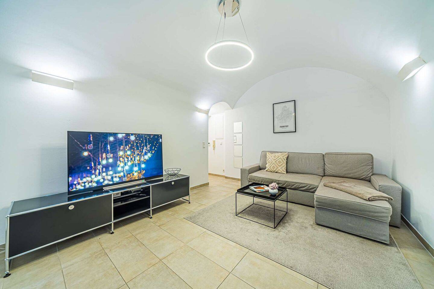 Helle Souterrain-Wohnung mit hohen Decken in toller Westend-Lage, 60325 Frankfurt am Main (Bockenheim Gallus Westend-Süd)