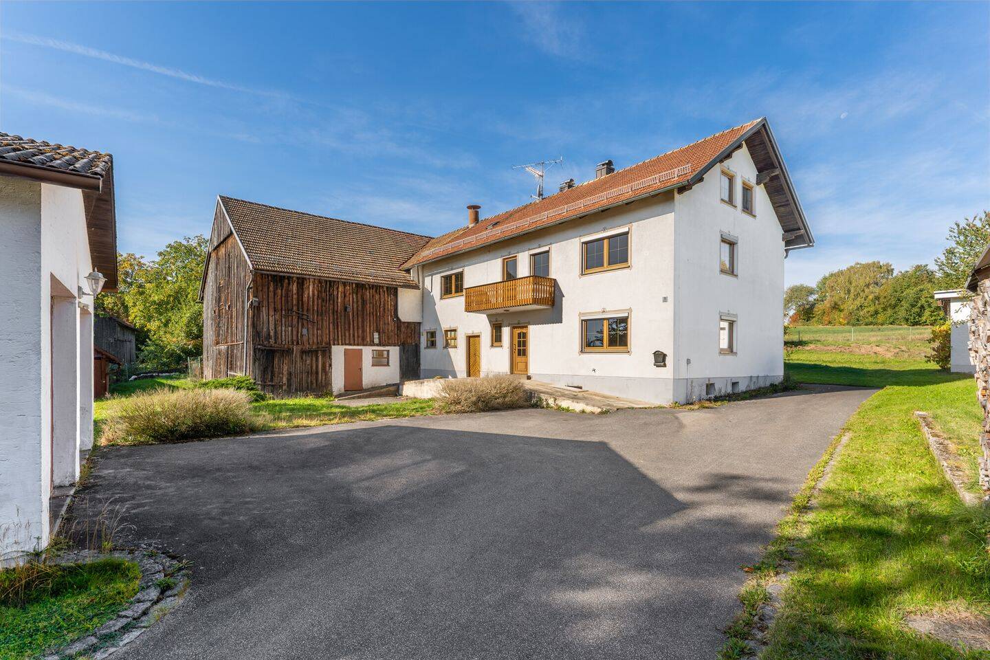 Viel Platz für Ihre Ideen – sanierungsbedürftiges Wohnhaus mit Stall und großem Grundstück!, 93494 Waffenbrunn
