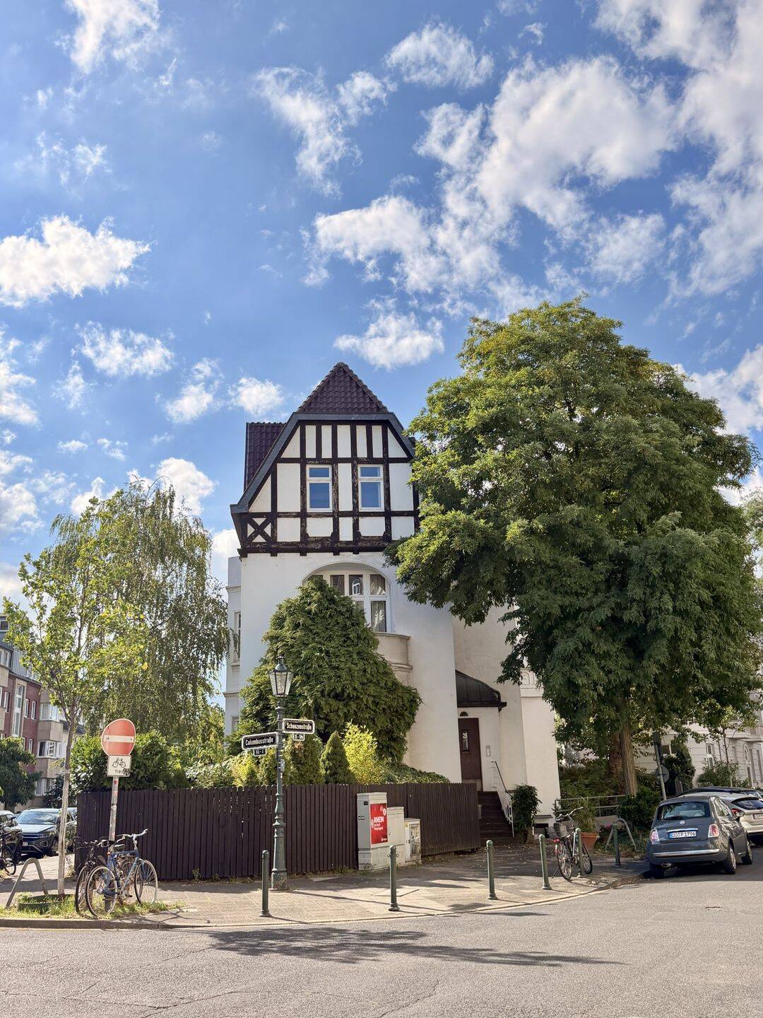 Möblierte 2-Zimmer-Wohnung mit Balkon in Düsseldorf-Oberkassel, 40549 Düsseldorf (Heerdt Oberkassel)