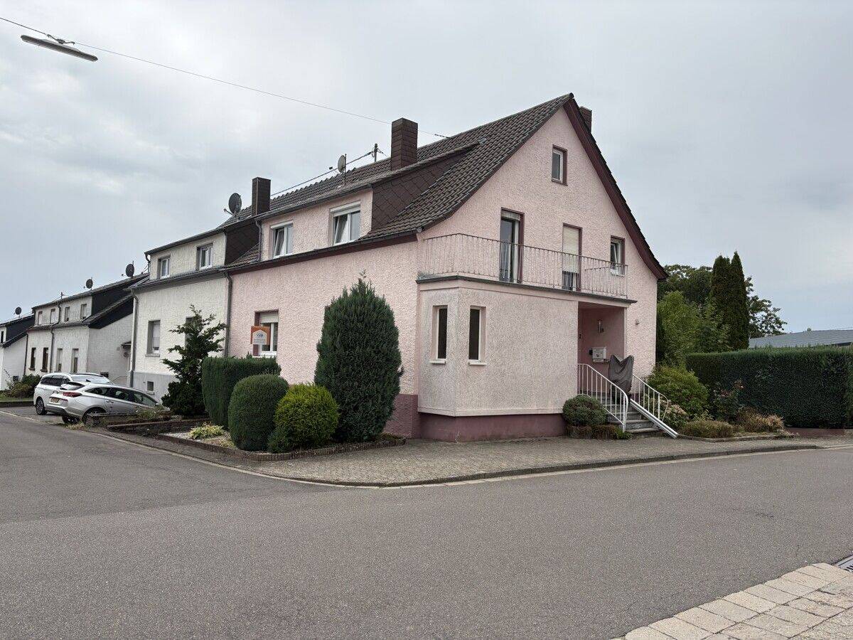 Gepflegtes Einfamilienhaus mit Garten und Garage in zentraler Lage von Mettlach- Orscholz, 66693 Mettlach