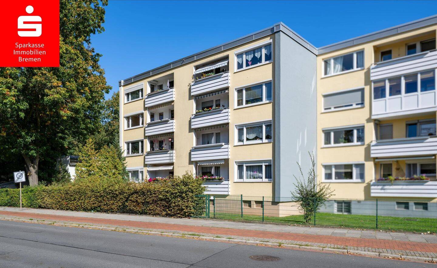 Bremen-Kirchhuchting: 3-Zimmer-Wohnung mit Balkon und Garage im 1. OG – für Eigennutzer & Anleger, 28259 Bremen (Grolland Kirchhuchting Mittelshuchting Sodenmatt)