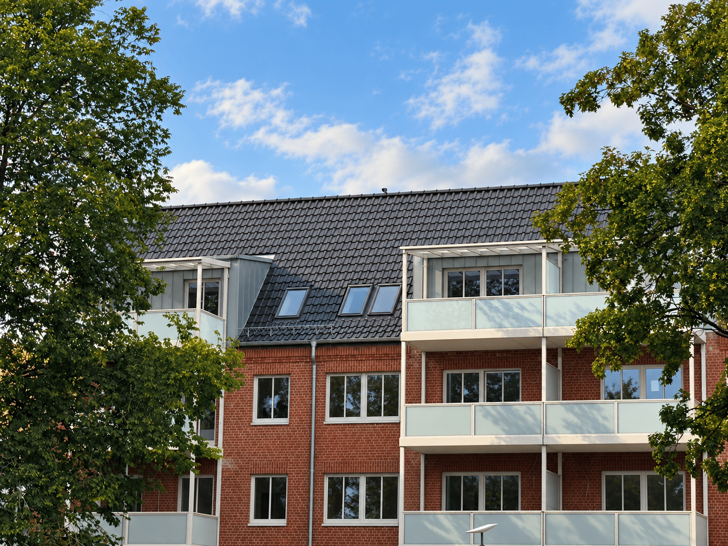 Sanierte 2-Zimmer-Wohnung mit Balkon im Innenstadtbereich, 24534 Neumünster (Innenstadt)