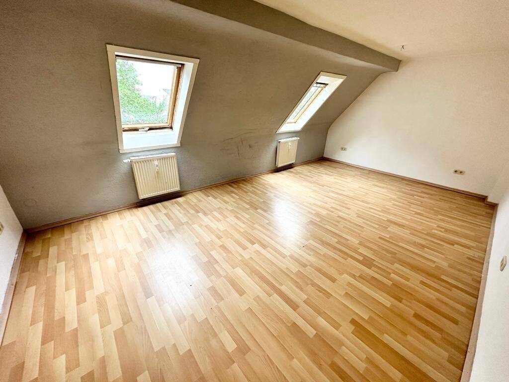 Nette Dachgeschosswohnung im 4-Familienhaus, 66955 Pirmasens (Erlenbrunn Innenstadt Niedersimten Ruhbank Winzeln)