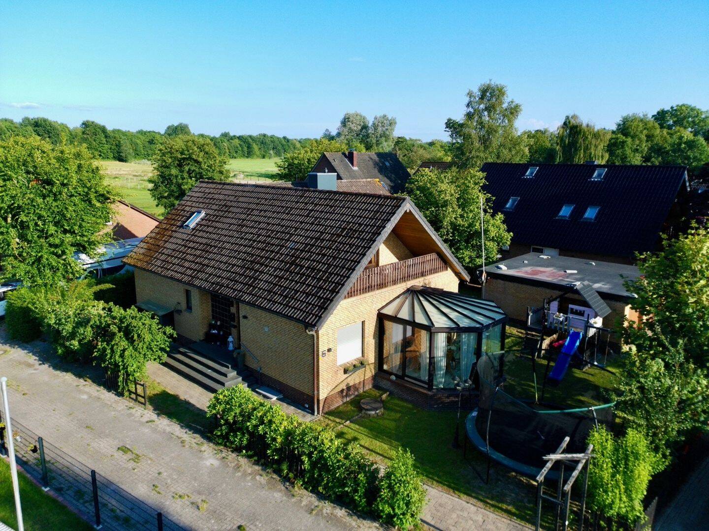 Großzügiges Einfamilienhaus mit Wintergarten, Doppelgarage und Mehrgenerationenpotenzial, 26388 Wilhelmshaven