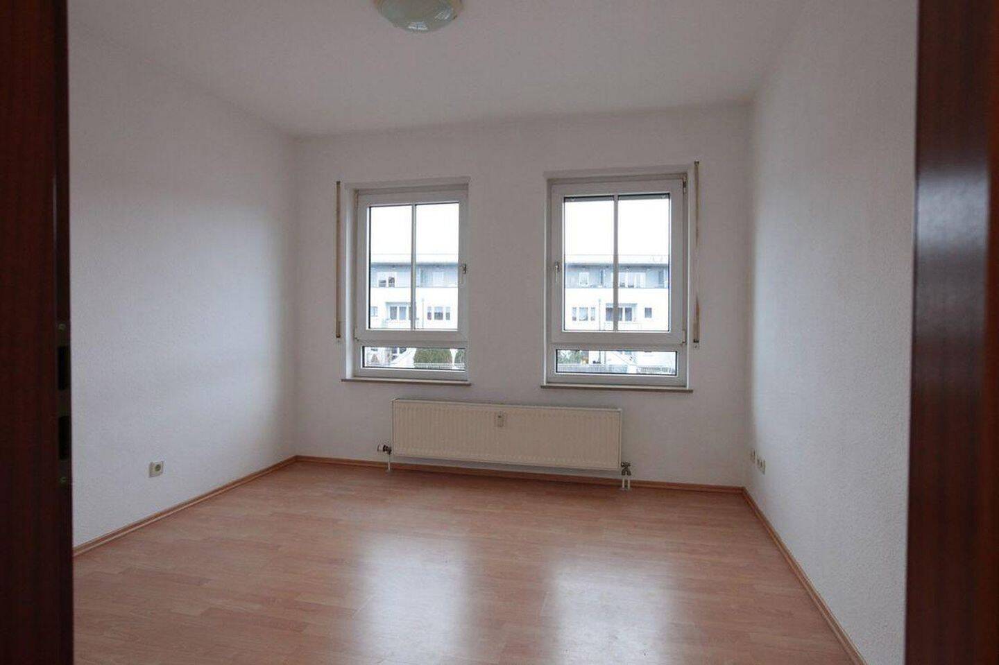1-Zimmer-Apartment in Laubegast: frisch gestrichen, Einbauküche, Aufzug – auf Wunsch eingerichtet, 1279 Dresden (Blasewitz Laubegast Leuben Seidnitz/Dobritz Tolkewitz/Seidnitz-Nord)