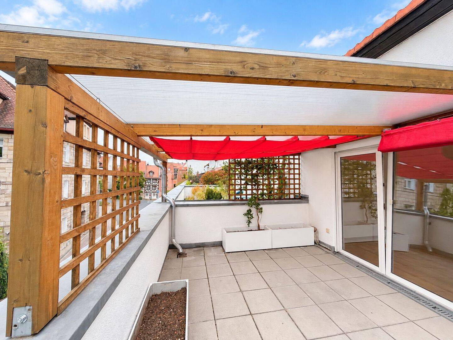 Zwischen Altstadt und Wiesengrund – gepflegtes Reihenmittelhaus mit Dachterrasse und PV-Anlage, 90762 Fürth (Innenstadt)