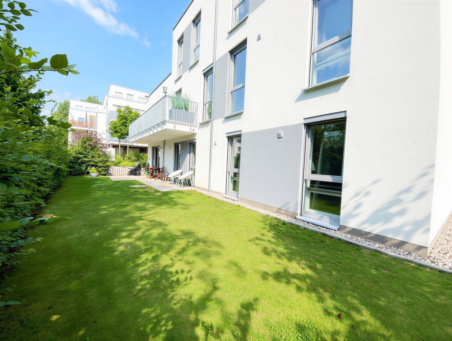Einziehen und wohlfühlen! Hochwertige 4-Zimmer-Wohnung mit großem Garten!, 22143 Hamburg (Wandsbek Rahlstedt)