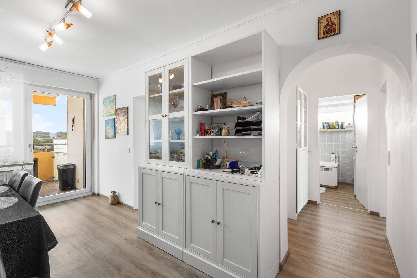 Großzügige 4-Zimmer-Eigentumswohnung mit Südbalkon, Aufzug und hochwertiger Einbauküche, 93051 Regensburg (Galgenberg Großprüfening-Dechbetten-Königswiesen Kumpfmühl-Ziegetsdorf-Neuprüll)
