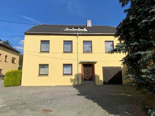 Charmantes Einfamilienhaus im Grünen mit gepflegtem Grundstück und zwei Garagen, 9439 Amtsberg