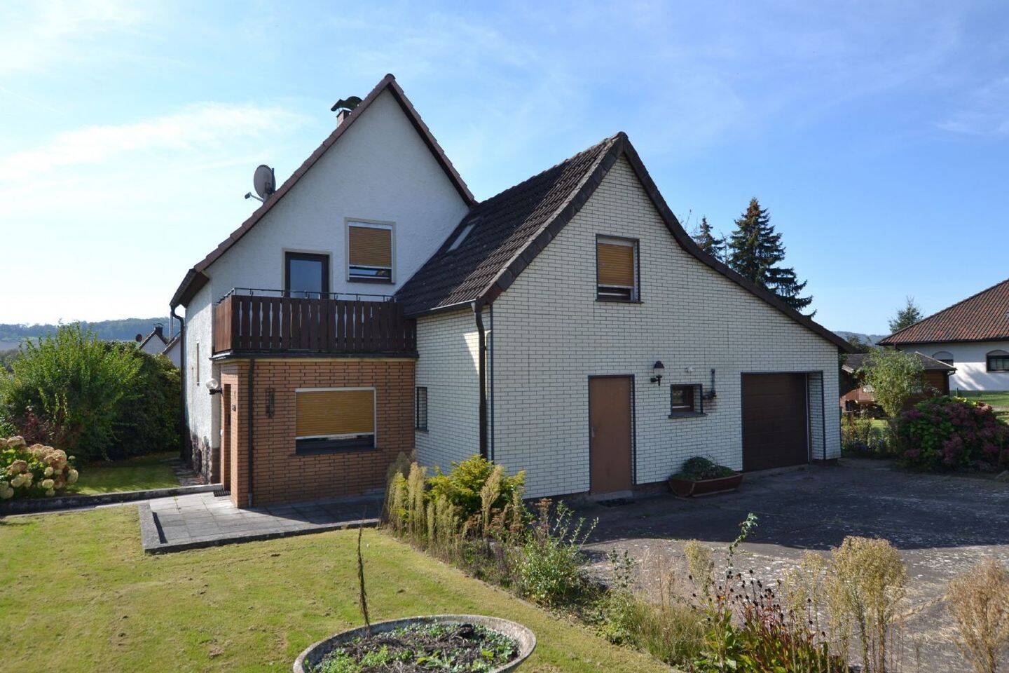 Einfamilienhaus mit Garage und großzügigem Grundstück, 37633 Dielmissen