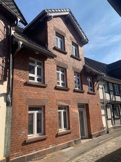 Historisches Stadthaus- attraktive Steinfassade- Erstbezug nach Sanierung, 37603 Holzminden
