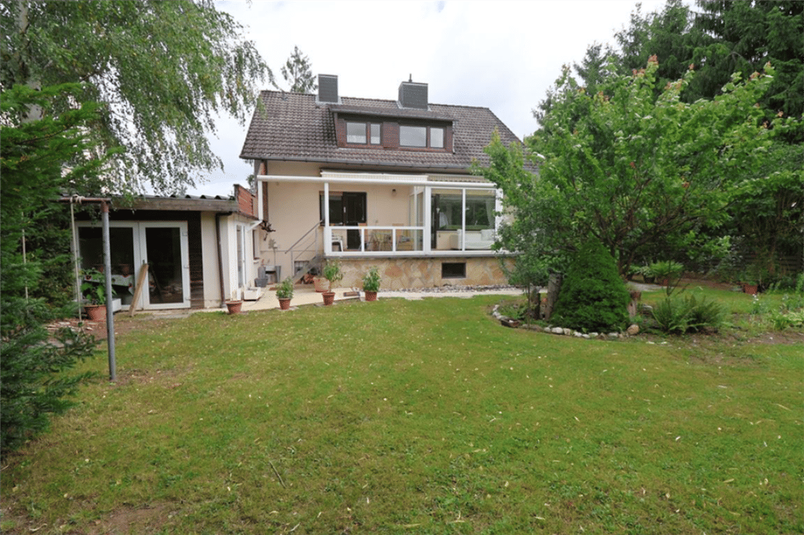 Viel Platz für die Familie im Haus und im Garten: Einfamilienhaus mit großer Garage, 37276 Meinhard