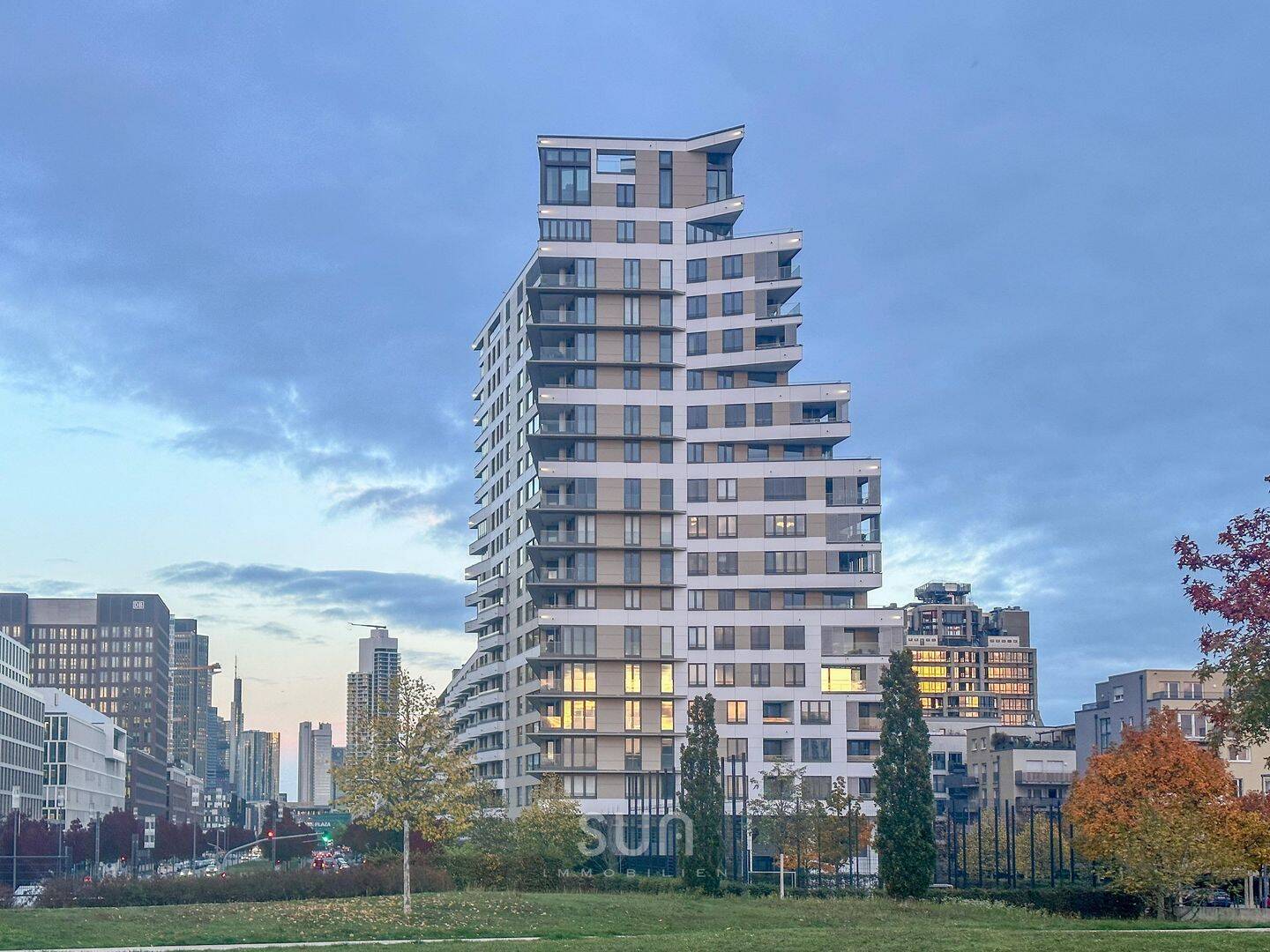 PRAEDIUM: Exklusive 2-Zi.-Wohnung mit EBK , Westbalkon, Parkblick und Concierge, 60486 Frankfurt am Main (Bockenheim Gallus Rödelheim Westend-Süd)
