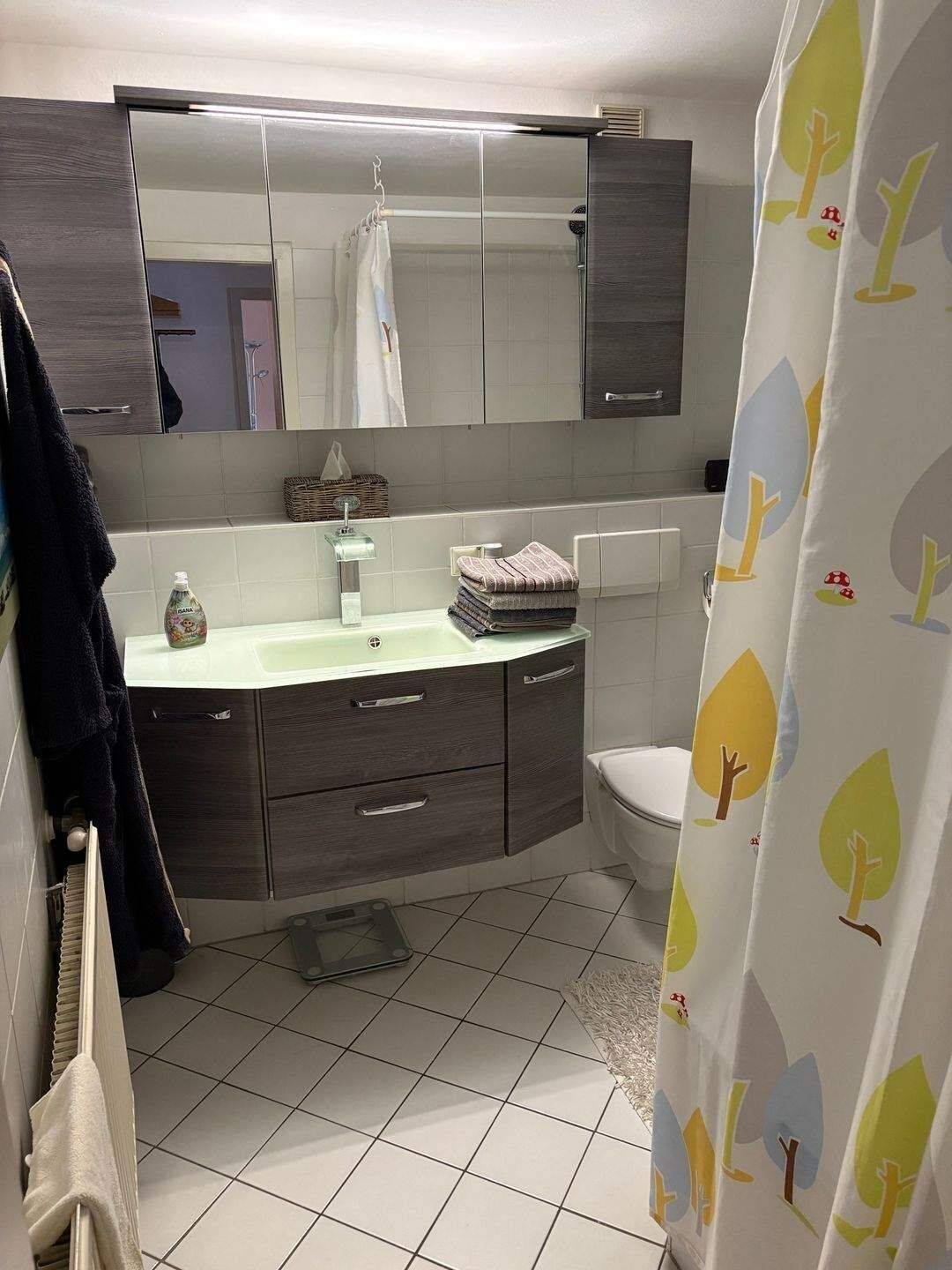 Düsseldorf-Stadtmitte – super geschnittene 91 qm – 3 Zimmer – 2. OG ohne Aufzug – großer Balkon zur Hausrückseite, 40211 Düsseldorf (Pempelfort Stadtmitte)