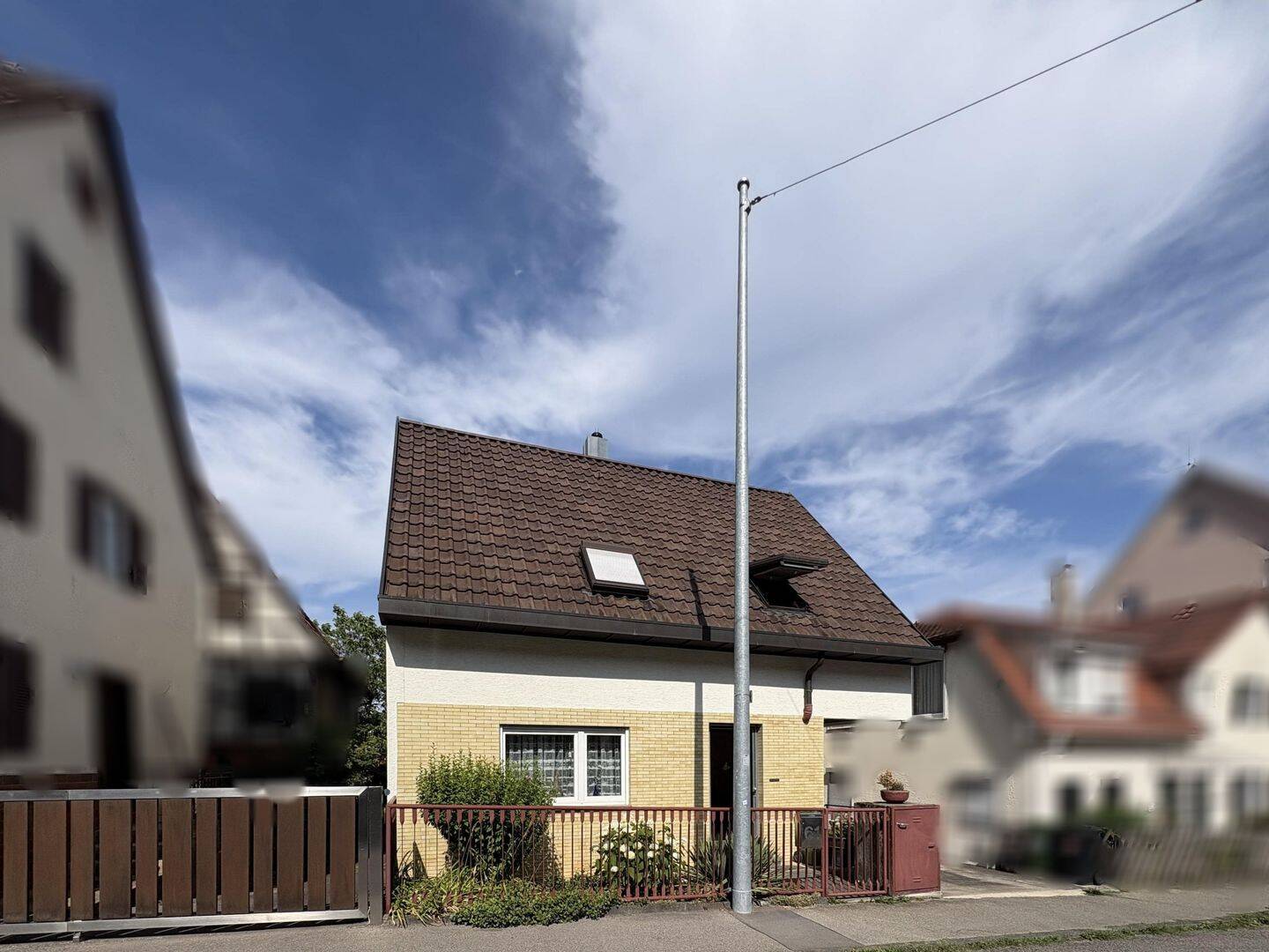 Rarität auf dem Degerlocher Immobilienmarkt! Freistehendes Einfamilienhaus mit Potenzial, 70597 Stuttgart (Degerloch Hoffeld Kaltental Möhringen Sonnenberg)