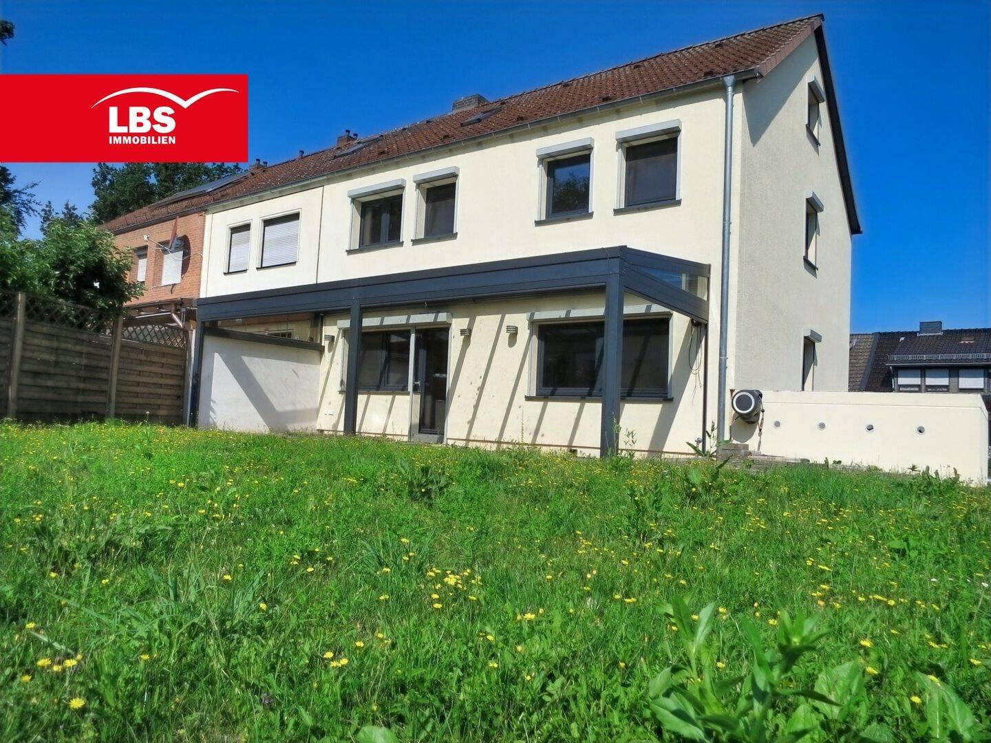 Einzugsbereit, stilvoll, top gelegen: Reiheneckhaus nahe dem Stadtwald, 38440 Wolfsburg