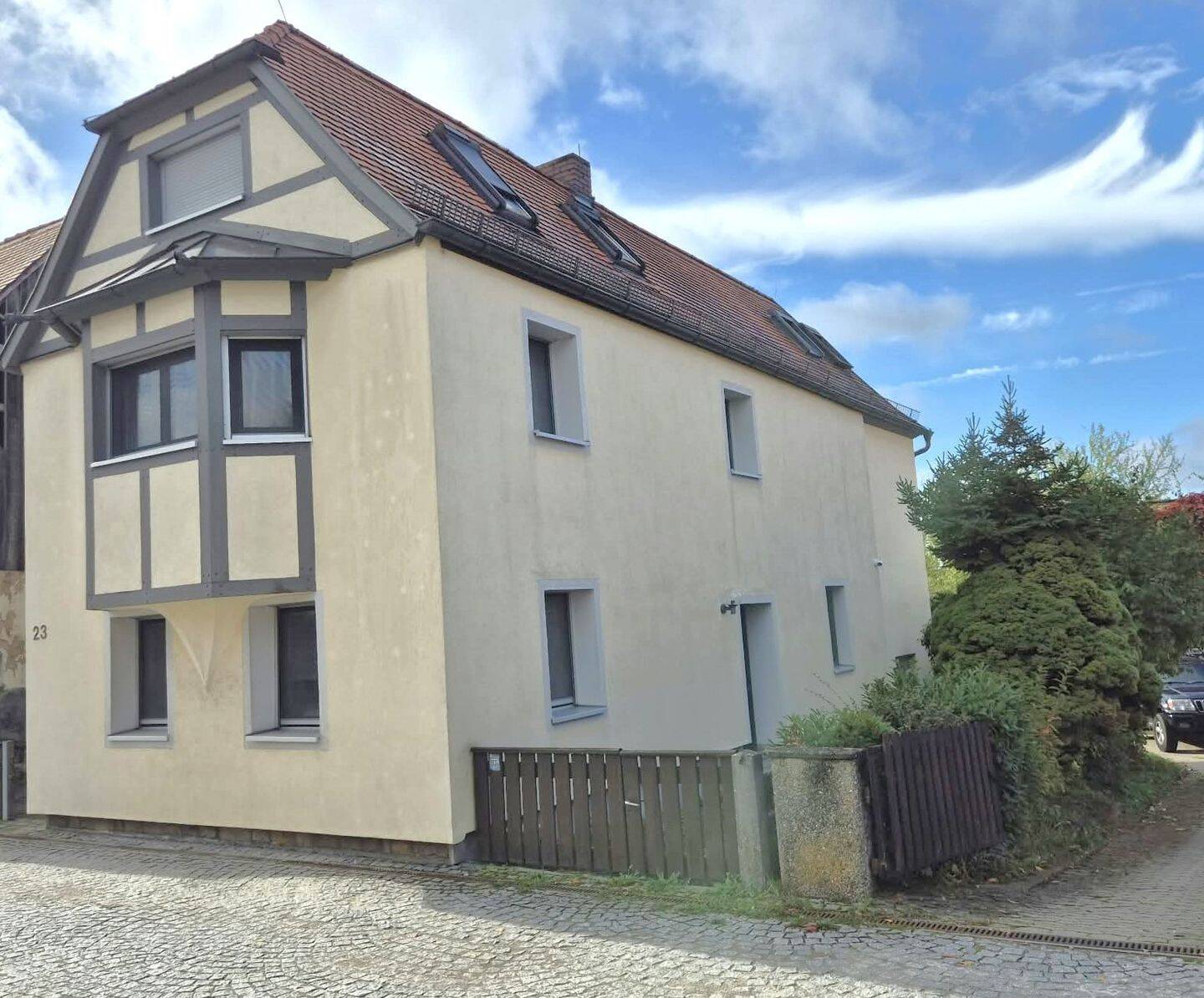 Großzügiges Einfamilienhaus mit guter Bausubstanz und vielseitigen Nutzungsmöglichkeiten in Colmberg, 91598 Colmberg