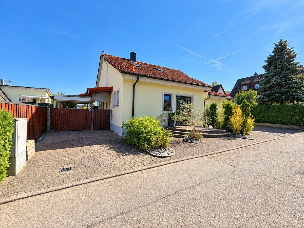 Großzügiges Einfamilienhaus mit viel Platz und Potenzial in Blumberg, 78176 Blumberg
