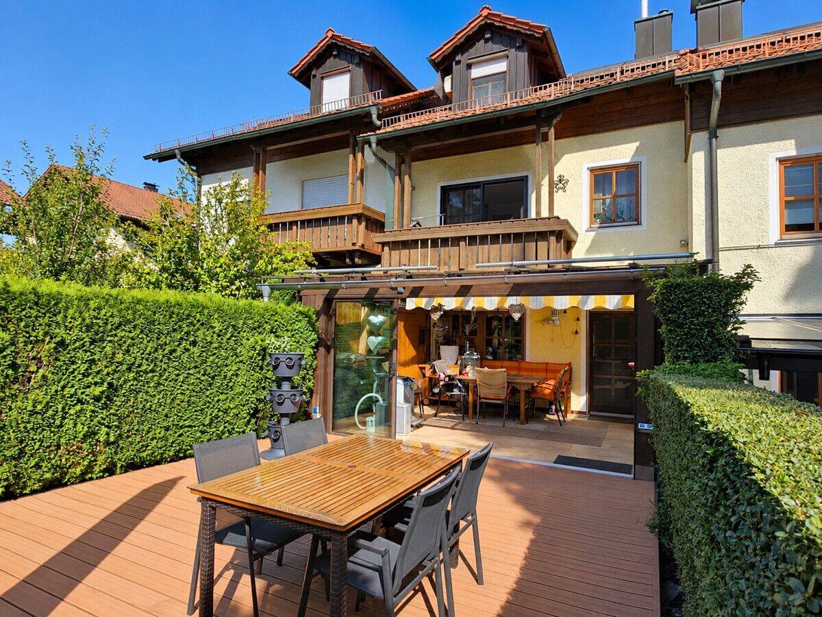 Stadt Deggendorf: Gepfl. Reihenmittelhaus m. ca. 134 m2 Wfl. in bevorzugter Höhenlage/Himmelreich, 94469 Deggendorf