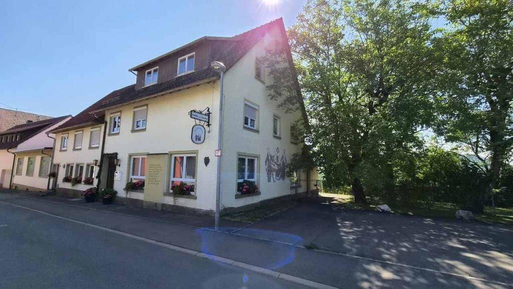 Restaurant, große Küche, Eigentümerwohnung, Nebenräume, Garagen, Garten, 3.216 m² Grundstück, 72379 Hechingen
