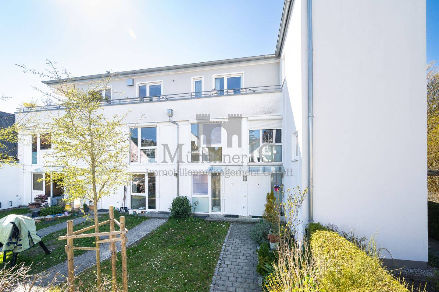 MÜNCHNER IG: Lichtdurchflutetes Reihenhaus mit Garten und viel Platz auf drei Ebenen in Solln !!, 81477 München (Thalk. Obersendl.-Forsten-Fürstenr.-Solln)