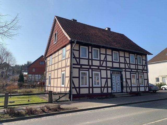 Charmantes, denkmalgeschütztes Fachwerkhaus in einer Ausfallstraße, 31073 Delligsen