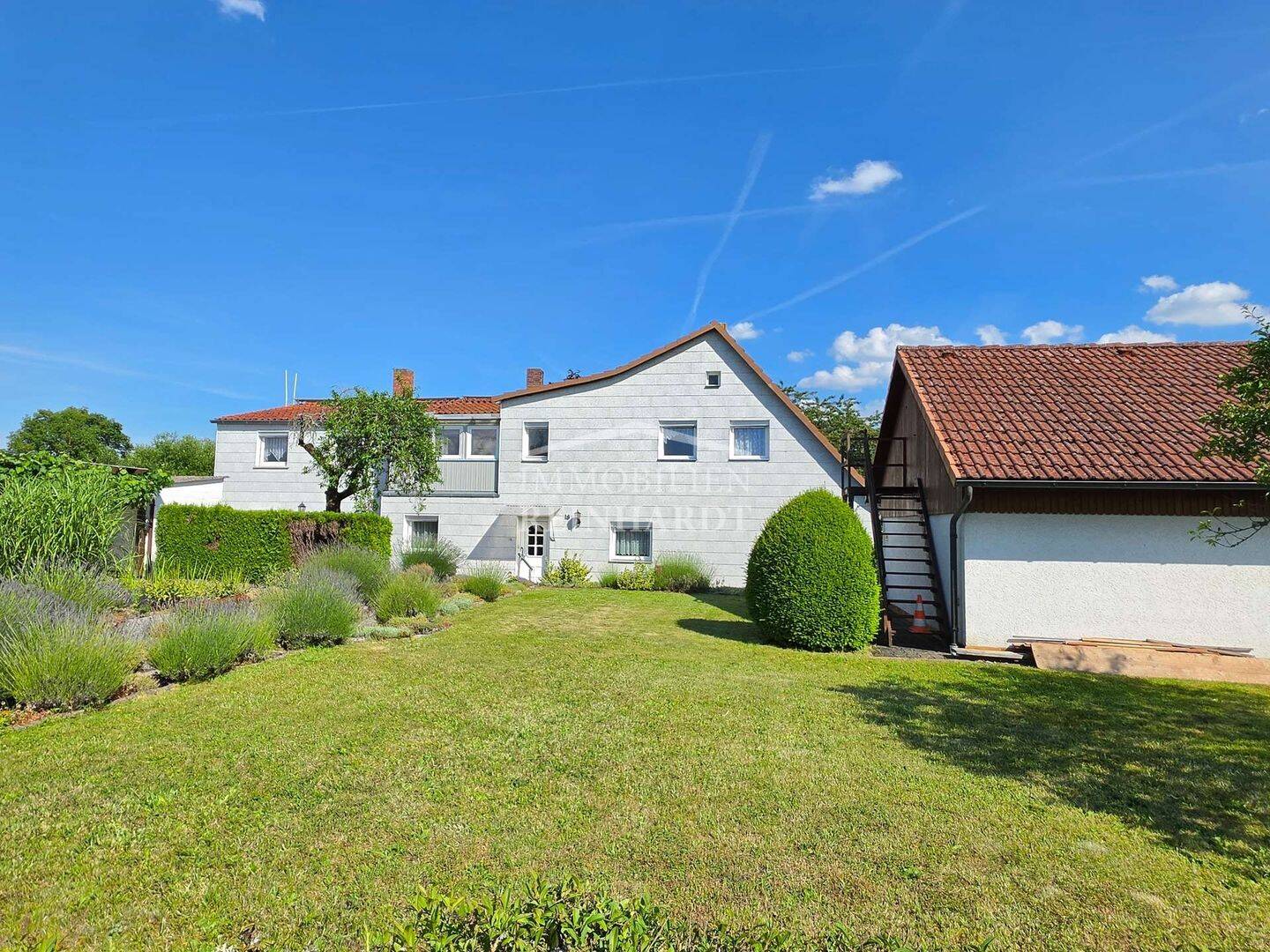 Doppelhaushälfte mit traumhaftem Gartengrundstück & Doppelgarage in ruhiger Lage von Coburg-Stadt, 96450 Coburg