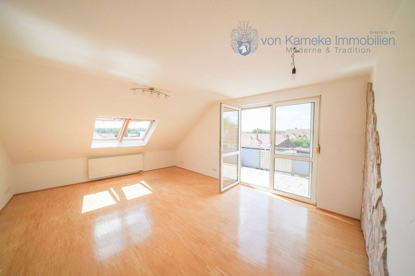 Moderne 4-Zimmer-Maisonette mit Balkon, Dachstudio, Stellplatz & Carport in Dechsendorf, 91056 Erlangen