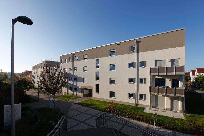Sonnige 2 – Zimmer-Wohnung mit Dachterrasse und Parkettboden, 65479 Raunheim