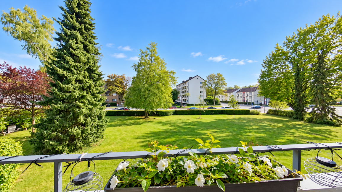 Entspannt wohnen in Köln Porz – helle Eigentumswohnung mit Balkon ins Grüne – Aufzug und Tiefgaragenstellplatz inkl., 51145 Köln (Porz Eil Elsdorf Urbach)