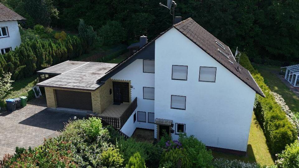 Tolle Waldrandlage! Großes Ein-/Zweifamilienhaus m. PV-Anlage, Garten und Garage in Warstein-Belecke, 59581 Warstein