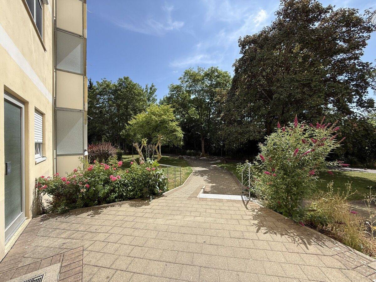 sonnige 4-Zimmer-Wohnung Balkon, Aufzug, abschließbare Einzelgarage unverbaubare Aussicht Sanierungsbedürftig, 78048 Villingen-Schwenningen