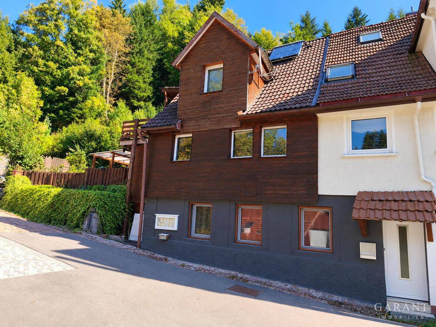 Charaktervolles Wohnhaus mit zwei Wohnungen, Garten und Carport, 72250 Freudenstadt