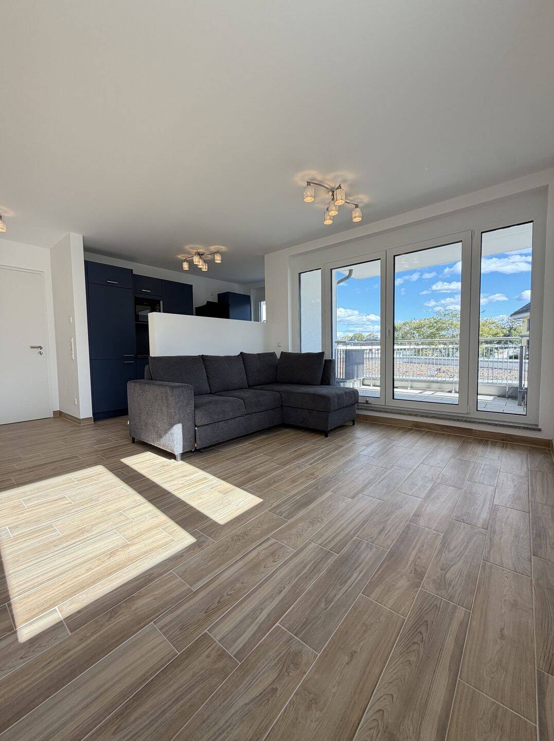 Stilvoll wohnen im Herzen von Gröbenzell – neuwertige 2-Zimmer-Wohnung mit Loggia, 82194 Gröbenzell