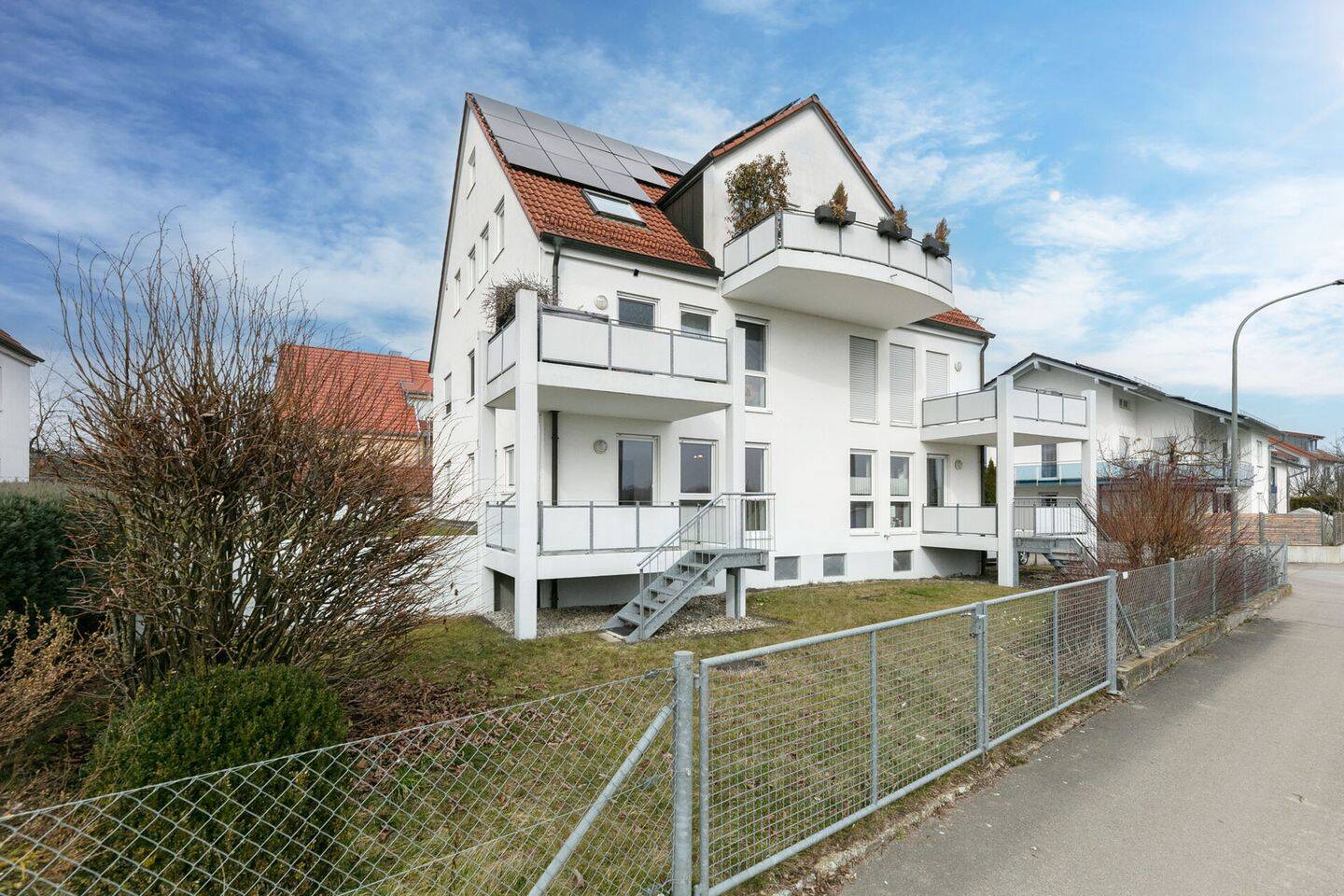 Helle 3-Zimmer-Wohnung im Erdgeschoss mit Balkon und direktem Gartenzugang, 89233 Neu-Ulm