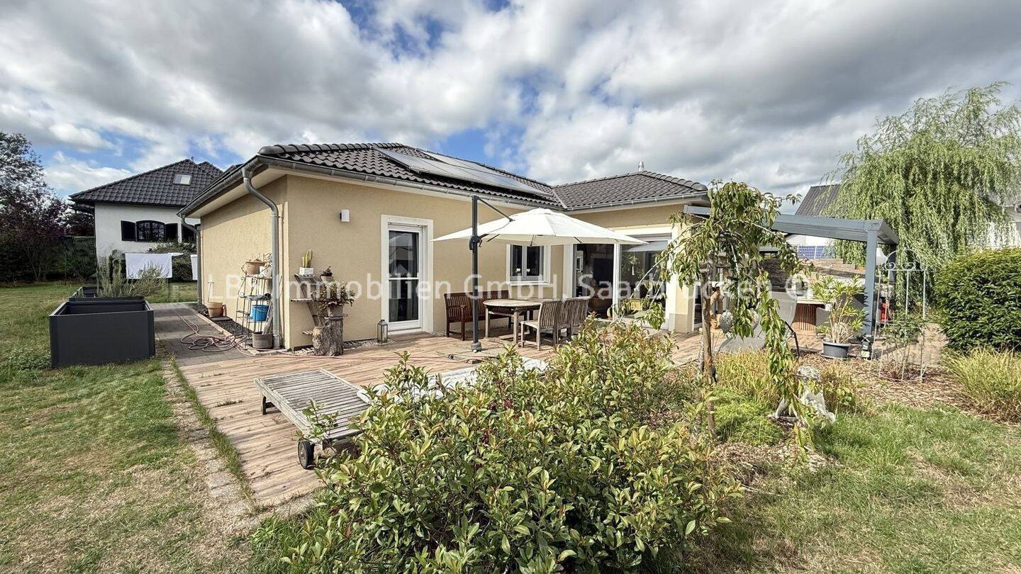 Bungalow in Rappweiler – 3 ZKB – ca. 108 m² Wfl. – Terrasse & 2 Garagen – Garten – 1.250 m² Grdst., 66709 Weiskirchen