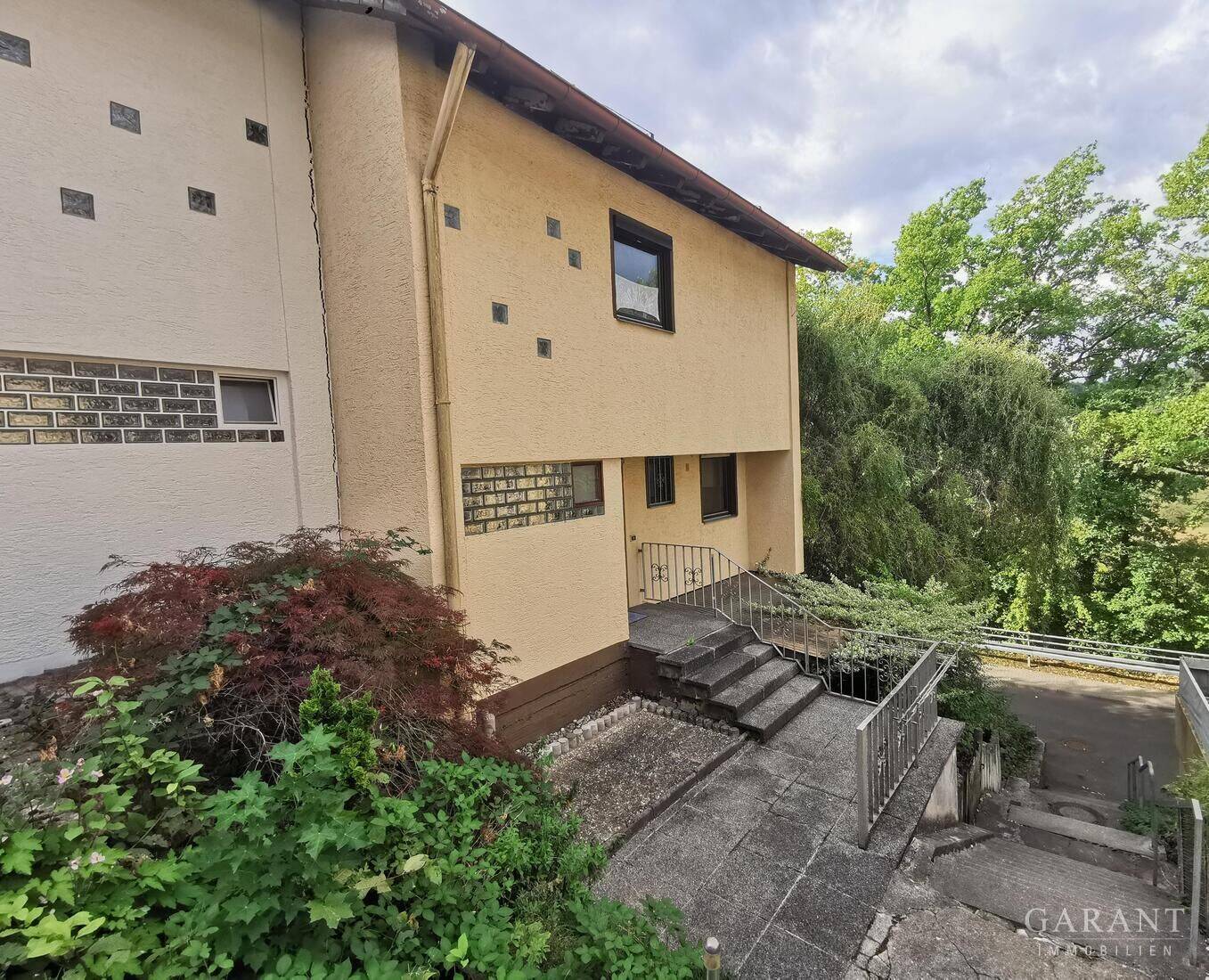 Massive DHH für die Familie mit Garten, 4 Zimmern und Ausbaupotenzial in ruhiger Lage, 72202 Nagold