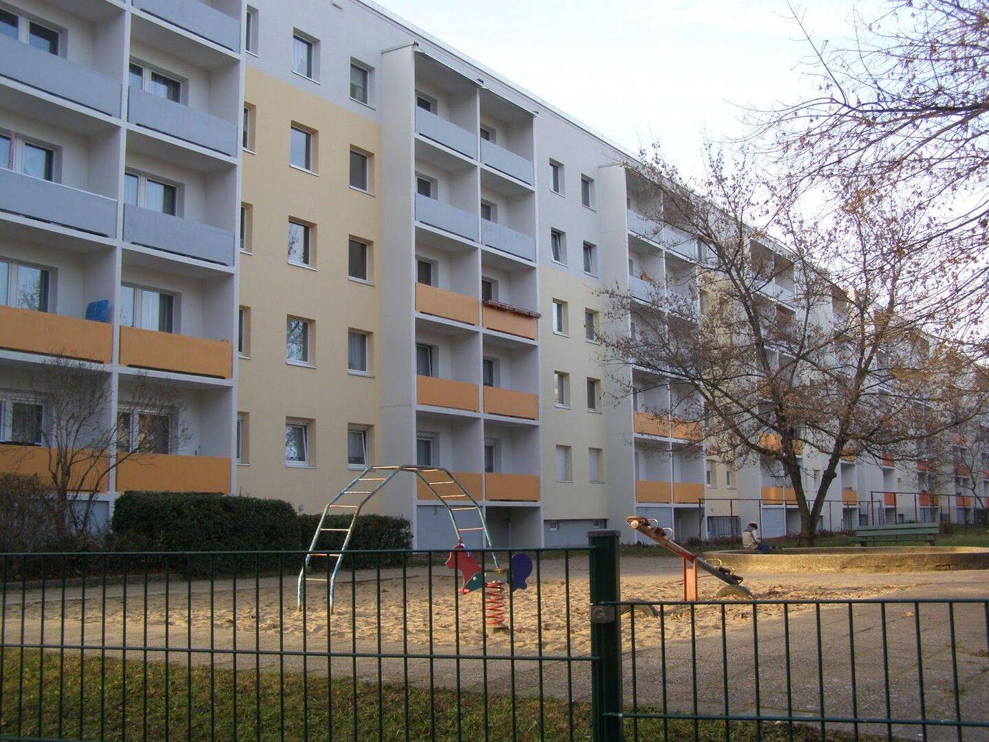 Helle, familienfreundliche Wohnung mit Spielplatz direkt hinter dem Haus, 7549 Gera (Debschwitz Lusan Röppisch)