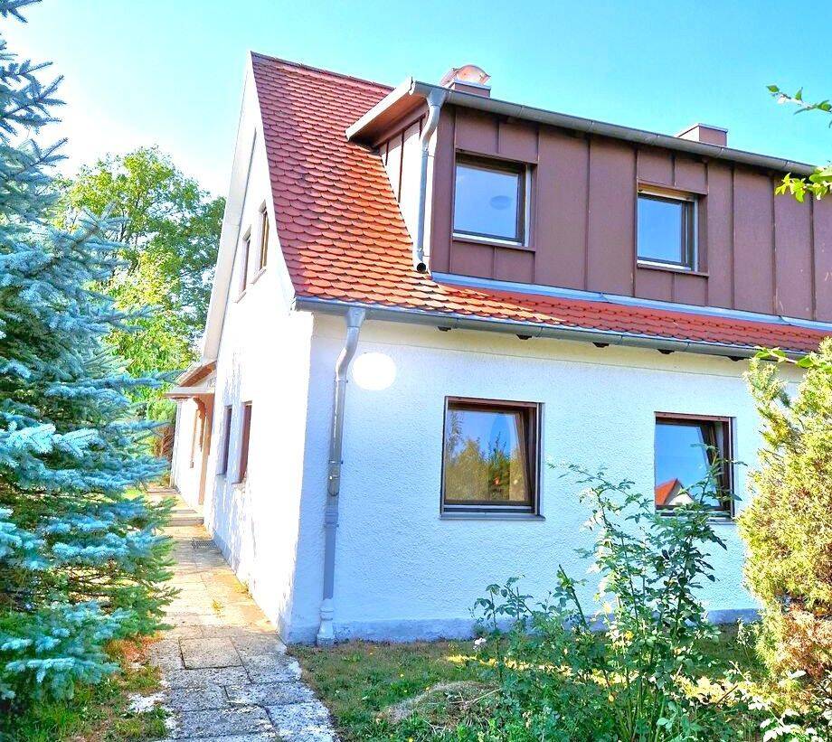 Doppelhaushälfte mit großem Garten in sehr guter Lage zu verkaufen, 80997 München (Allach-Untermenzing Moosach Pasing-Obermenzing)