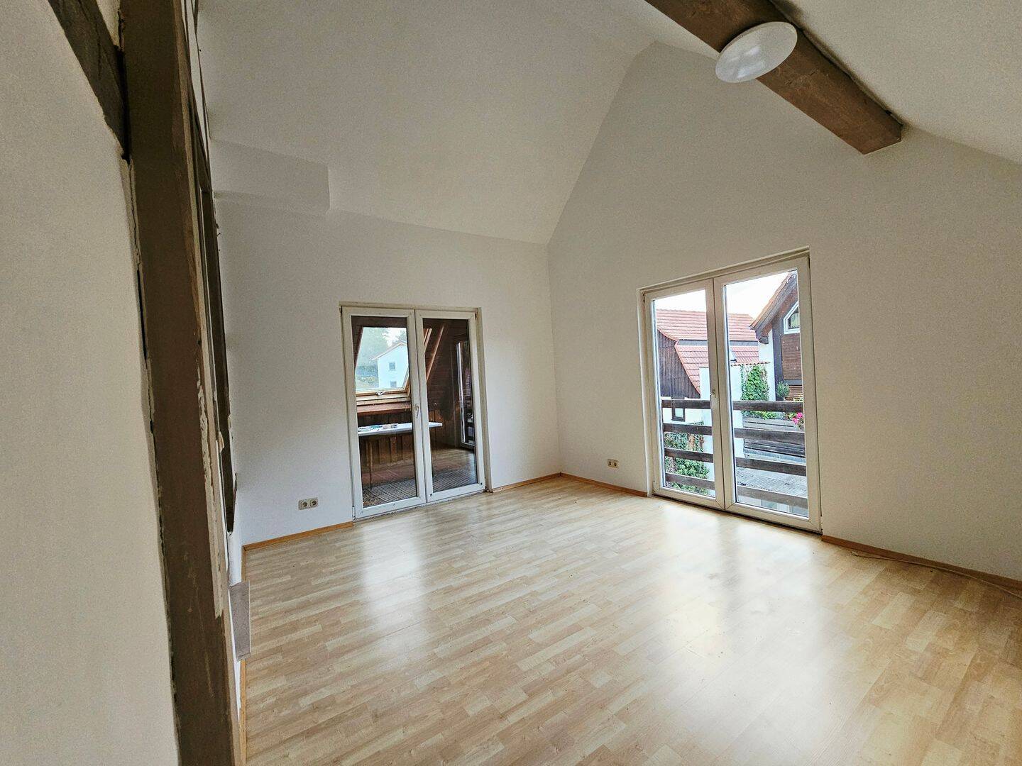 Helle, gemütliche Dachgeschosswohnung ab 01.10. zu vermieten, 36110 Schlitz