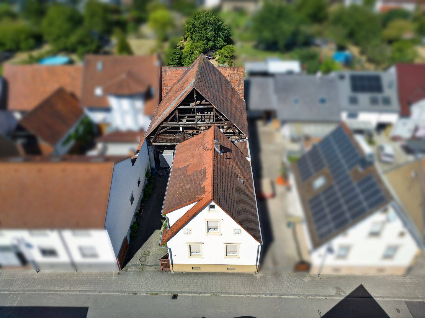 Großes Grundstück mit Bauoption in zweiter Reihe – Bestandshaus für Mieterträge inklusive, 76297 Stutensee