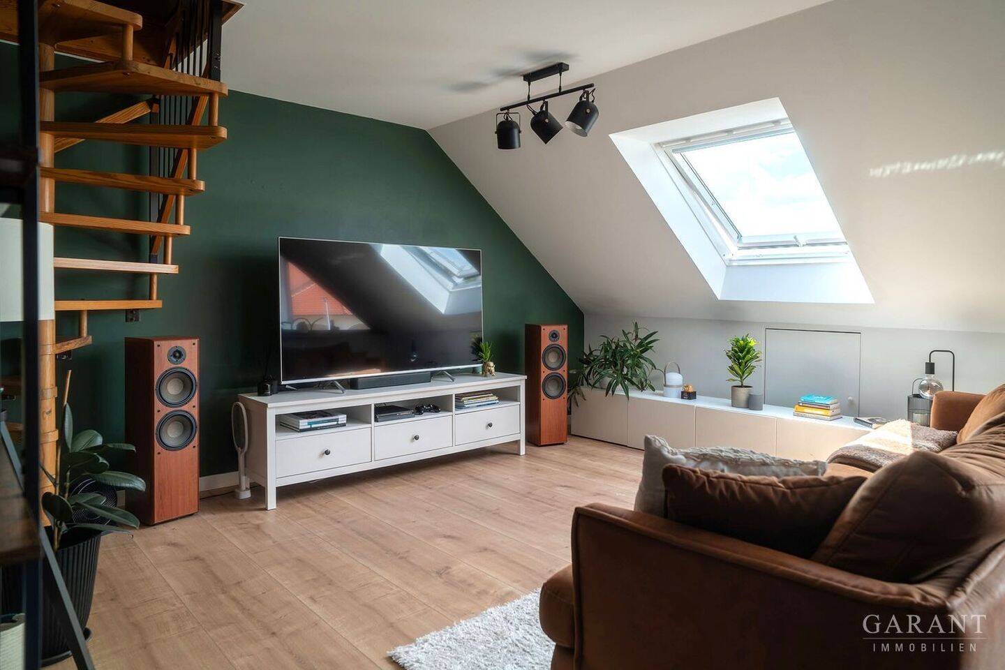 Schöner Wohnen – Helle 2 Zimmer-Dachgeschoss-Wohnung mit zusätzlichem Spitzdachstudio, 72218 Wildberg